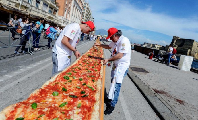 world-biggest-pizza-is-made-in-italy-1-8-km
