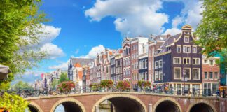 Amsterdam canals and city center in 2025 with updated tourist safety guide