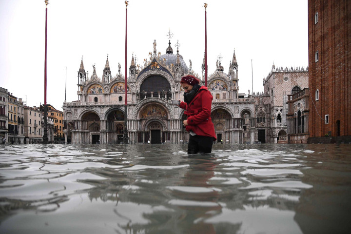 Aqua Alta flooding in Venice and tourist safety guide for visiting in 2025