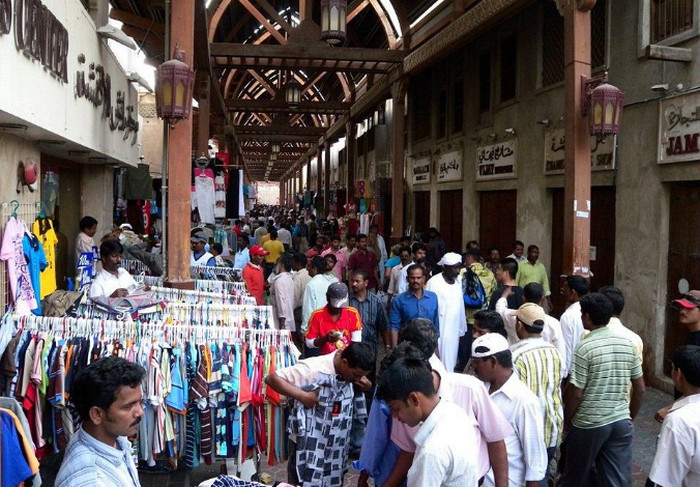 Crowded Deira market area in Dubai showing tourist safety tips and petty scam hotspots in 2025