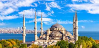 Istanbul Blue Mosque area in 2025 with updated tourist safety information