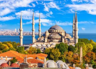Istanbul Blue Mosque area in 2025 with updated tourist safety information