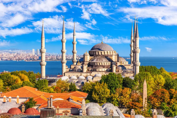Istanbul Blue Mosque area in 2025 with updated tourist safety information