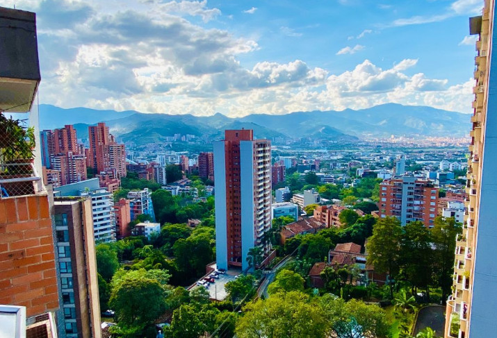Laureles Medellin safe neighborhoods map and tourist safety breakdown 2025