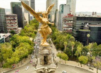 Mexico City Angel of Independence skyline view with updated 2025 tourist safety guide