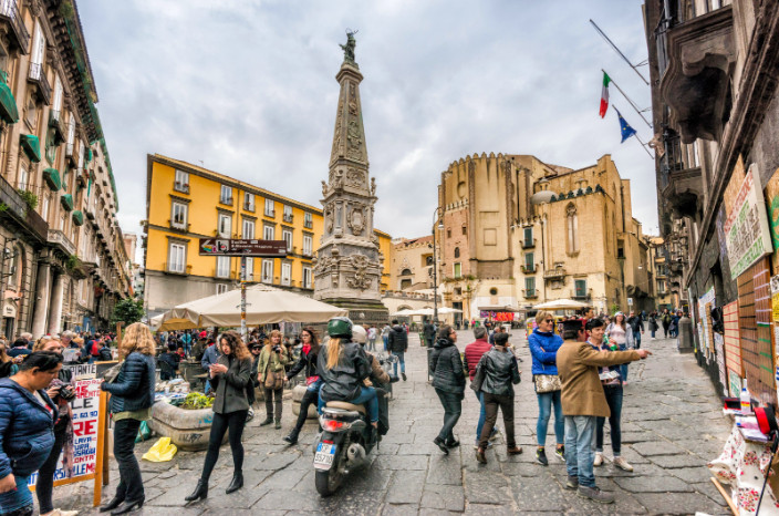 Naples safe and unsafe areas for travelers in 2025