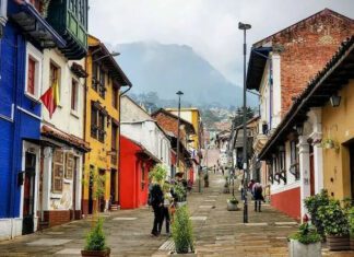 Map-style overview showing safe and unsafe districts in Bogota for travelers in 2025