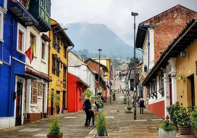 Map-style overview showing safe and unsafe districts in Bogota for travelers in 2025