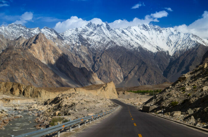 Karakoram Highway, Pakistan and China